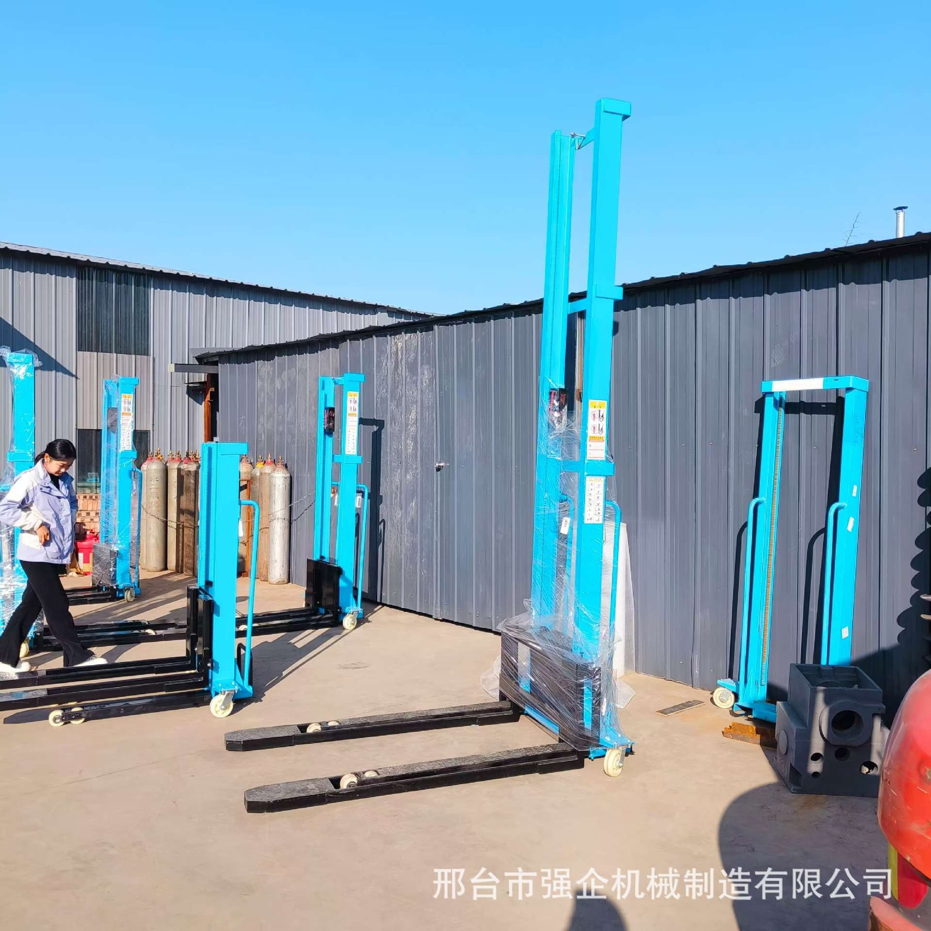 电动随车叉车便携式升降装卸叉车手动电动手叉车厂家直供