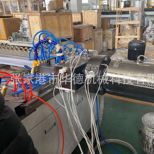 PC灯罩灯管生 产线 PC管材LED挤出机 PC型材挤出设备T5全塑T8透明