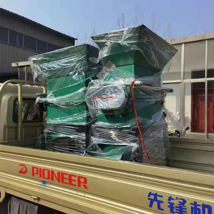 东北麻辣烫花生芝麻破碎机坚果核桃破碎机黄豆玉米压扁机