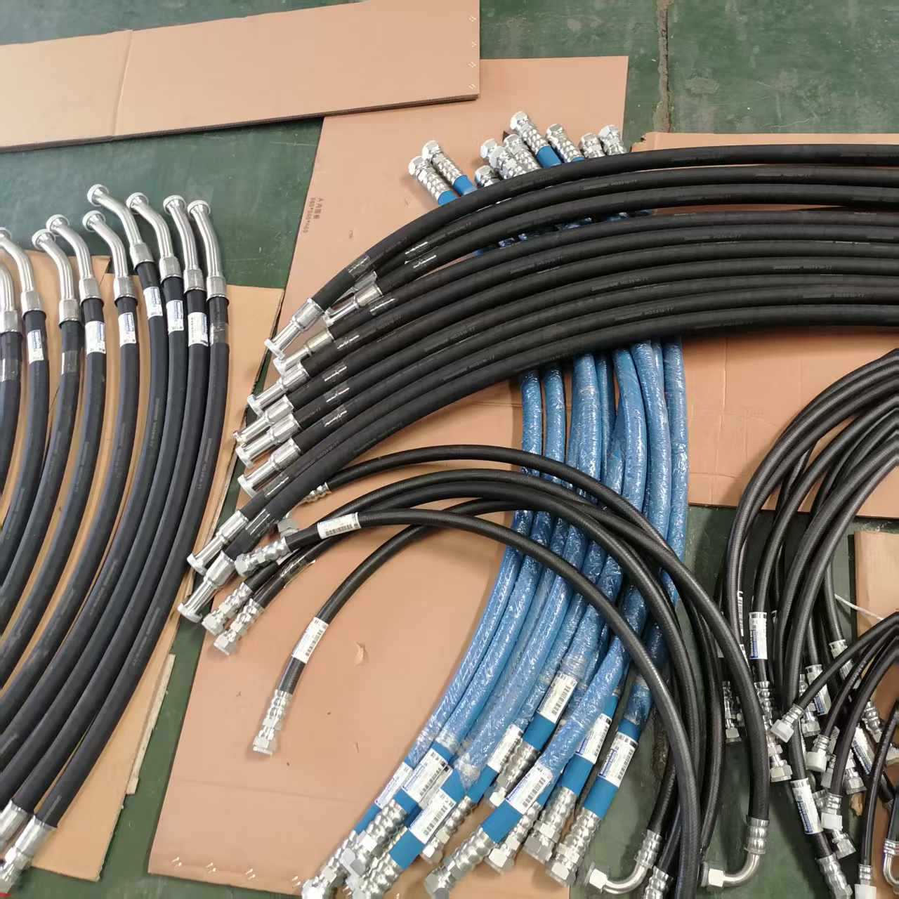 挖掘机高压油管液压总成钢丝编织橡胶管耐高温高压软管挖掘机管