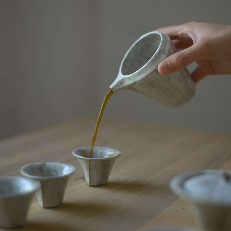 粉引手作公道杯 日式粗陶茶具套装分茶器均杯 创意陶瓷三角分酒器