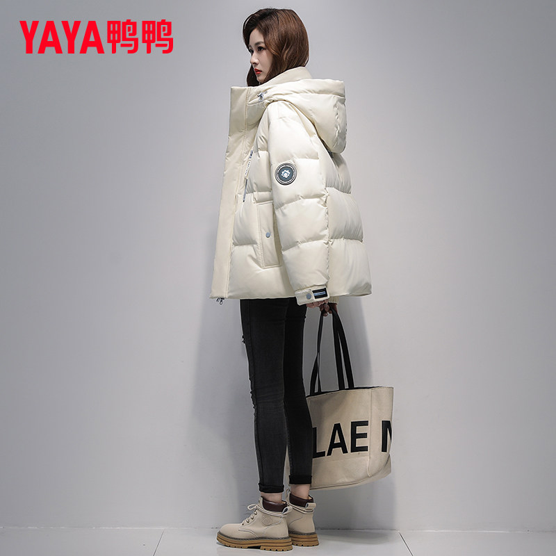 鸭鸭集团旗舰店2026新款宽松女士短款保暖连帽羽绒服保暖舒适外套