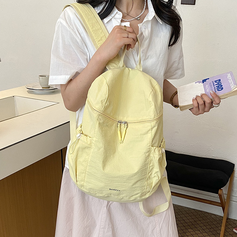 小鸡黄简约大容量短途旅行双肩包