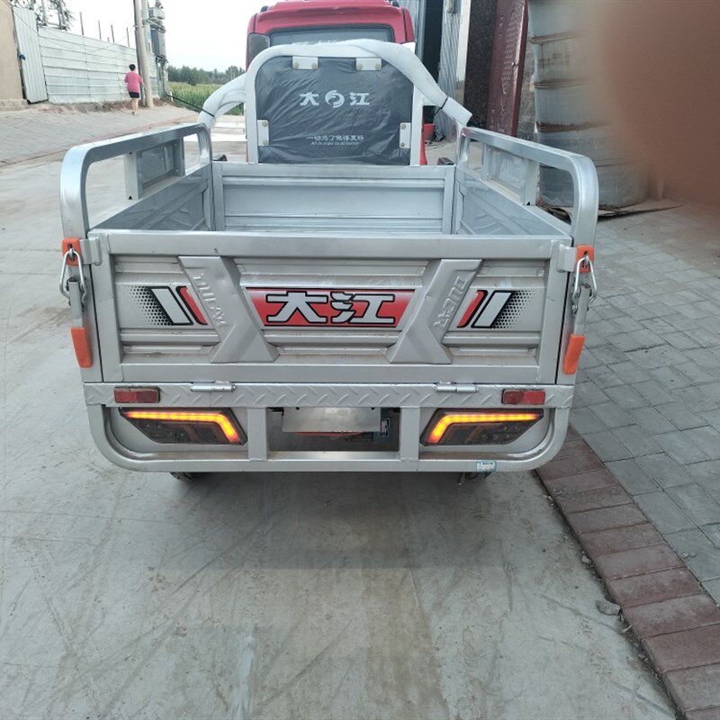 大江后尾灯电动三轮车倒车灯