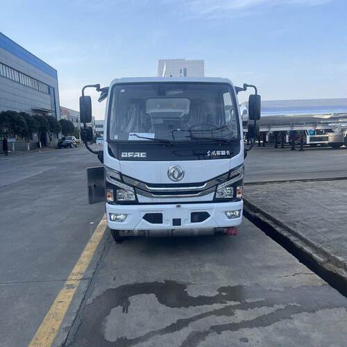 多利卡2.2立方油车，标配大流量加油机和加油枪小型液体