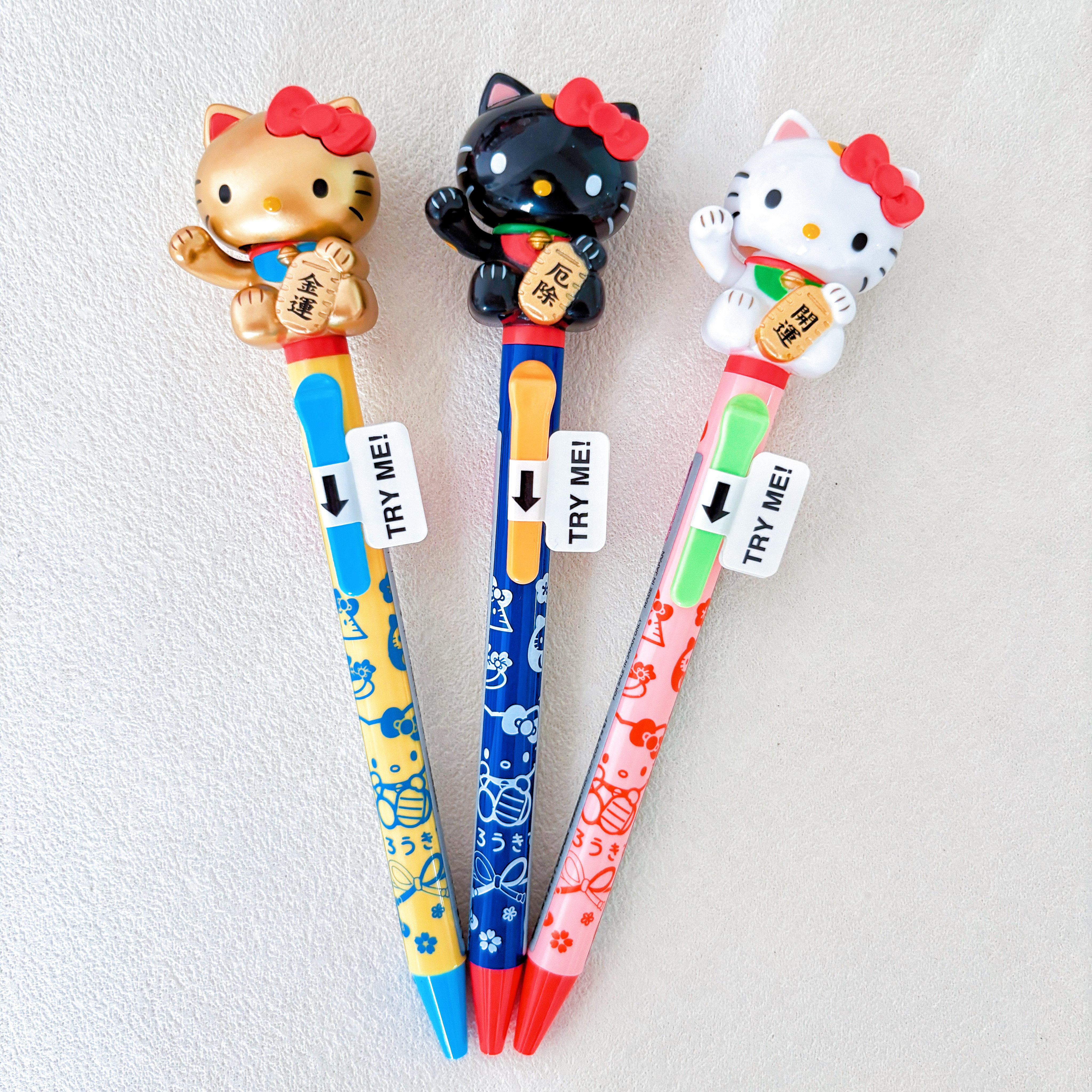 正版日本招财kitty凯蒂猫手臂可动三丽鸥sanrio黑色圆珠笔开运