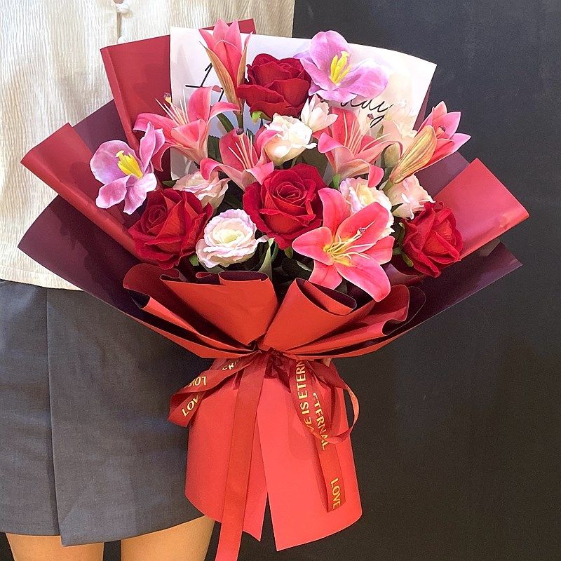 玫瑰结婚手捧假花开工演讲舞台会议毕业年会百合交车仿真花束颁奖