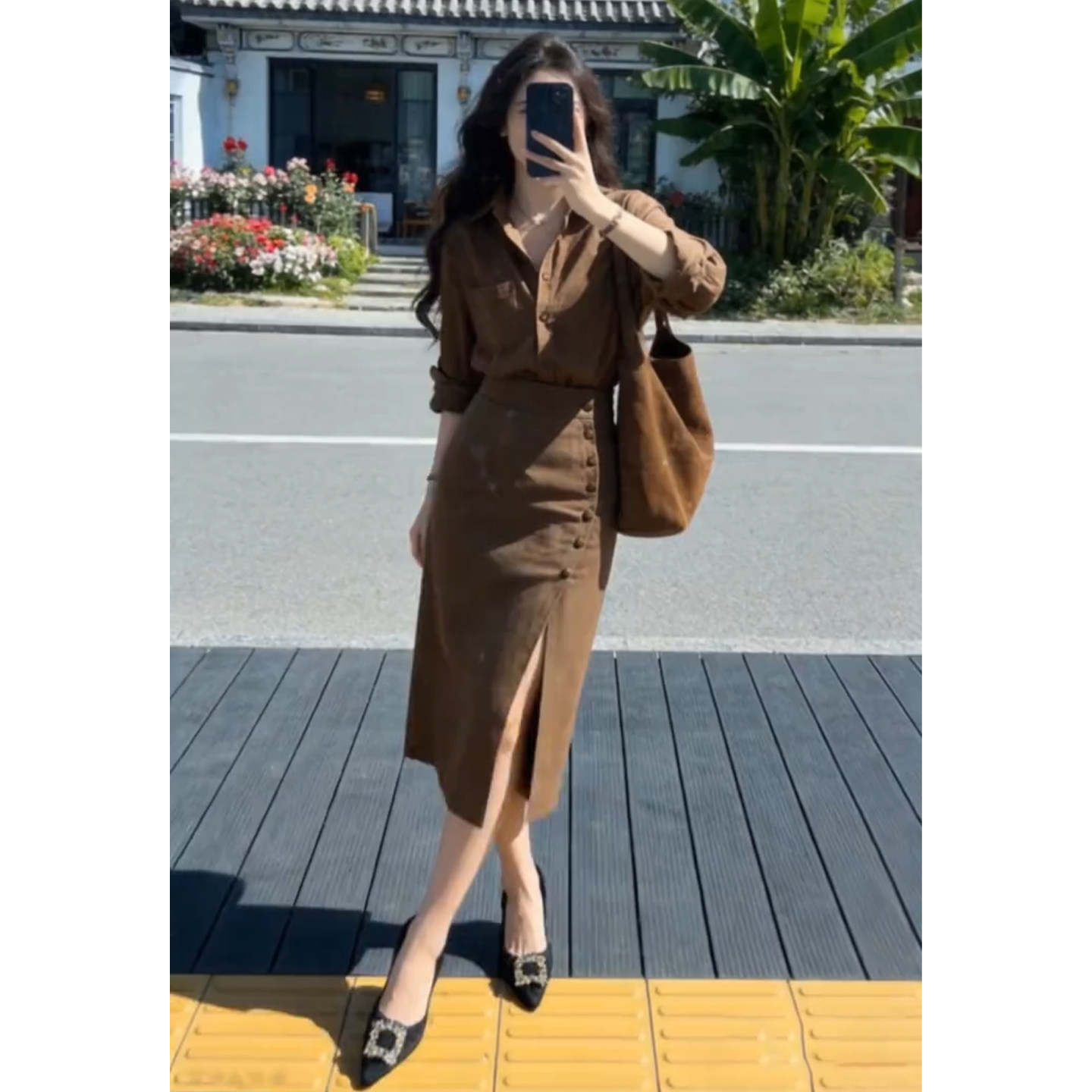 巨好看韩系通勤穿搭一整套咖色连衣裙子女2026新款秋冬季套装长裙