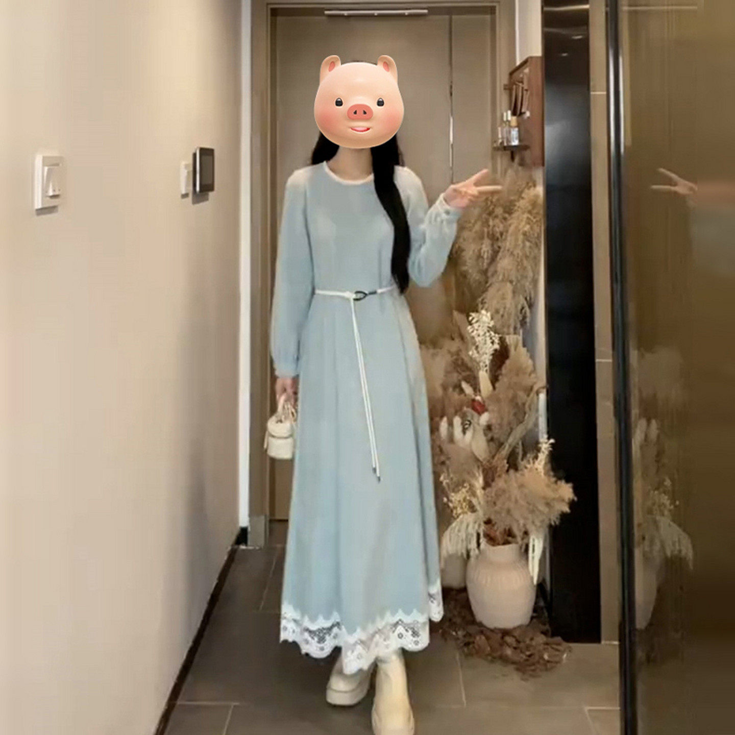 2026年新款早春装蓝色蕾丝针织内搭连衣裙子女气质高级感长袖长裙