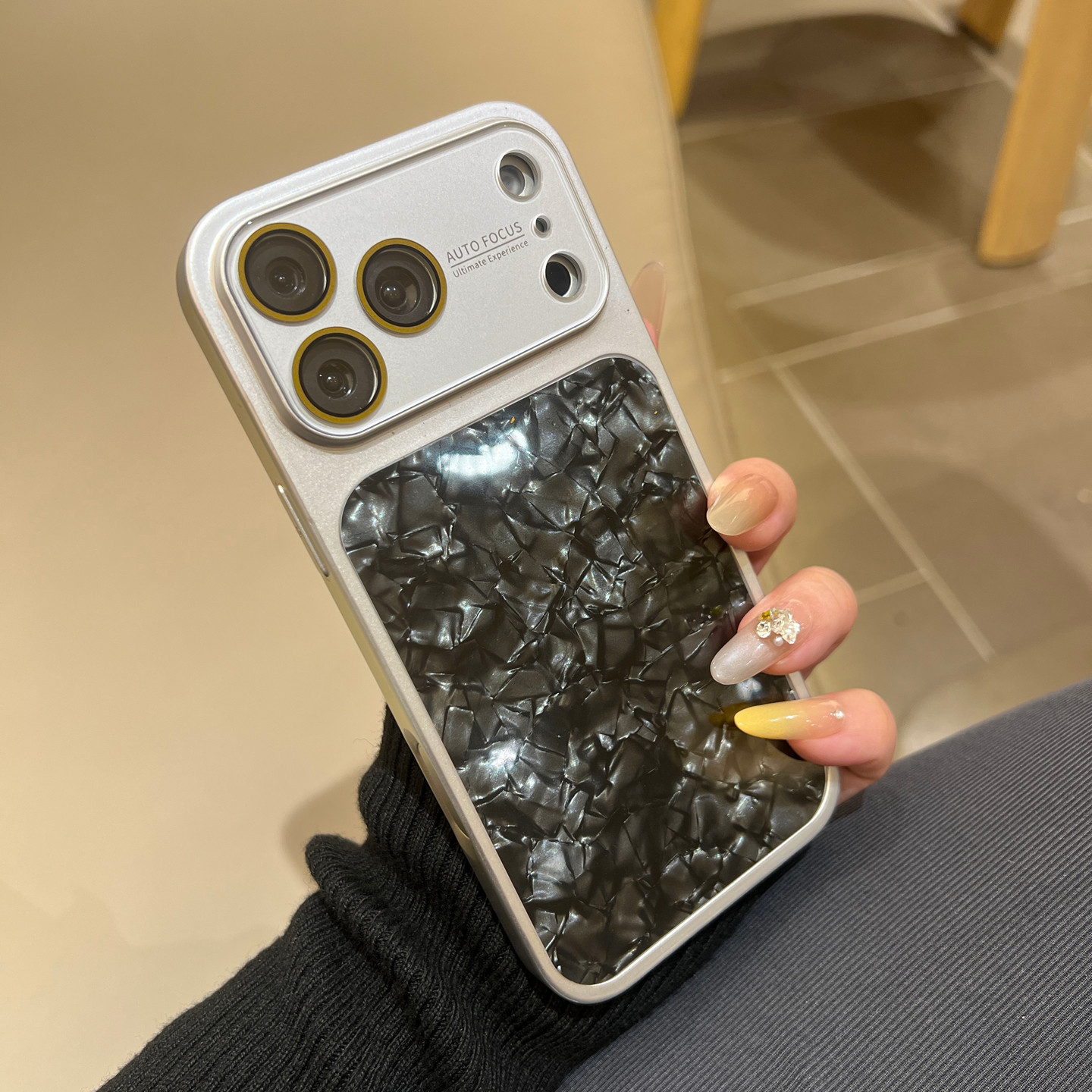 黑色炫彩贝壳纹适用iphone17promax手机壳苹果16pro带镜头膜15PM巨好看女款14时尚高级感13全包防摔保