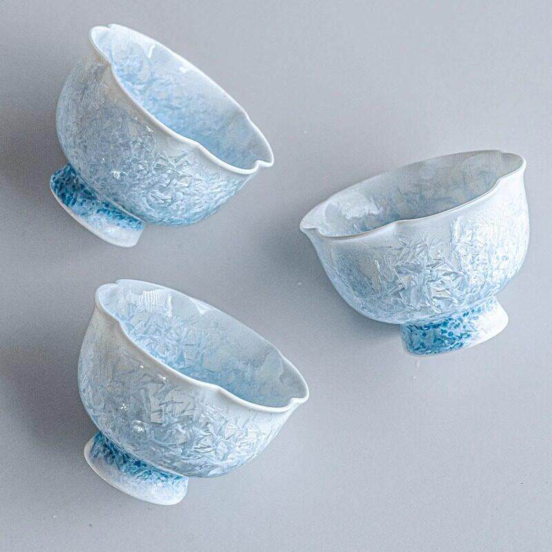 结晶釉冰晶蓝花口杯主人