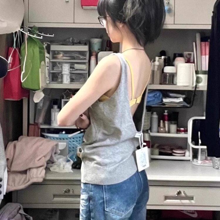辣妹露背灰色针织吊带背