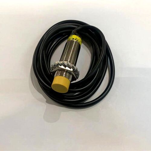 ZSM18MNL模拟量接近开关电压输出0-10V线性位移传感器 距离0-8MM