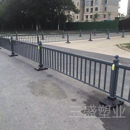 锌钢道路护栏交通设施围栏机非人行隔离栏杆广告厂房小区分隔栅栏