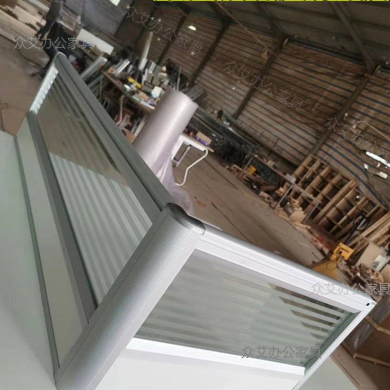 办公桌桌面屏风挡板防掉落围挡隔断电脑桌玻璃分隔板截面隔断定制
