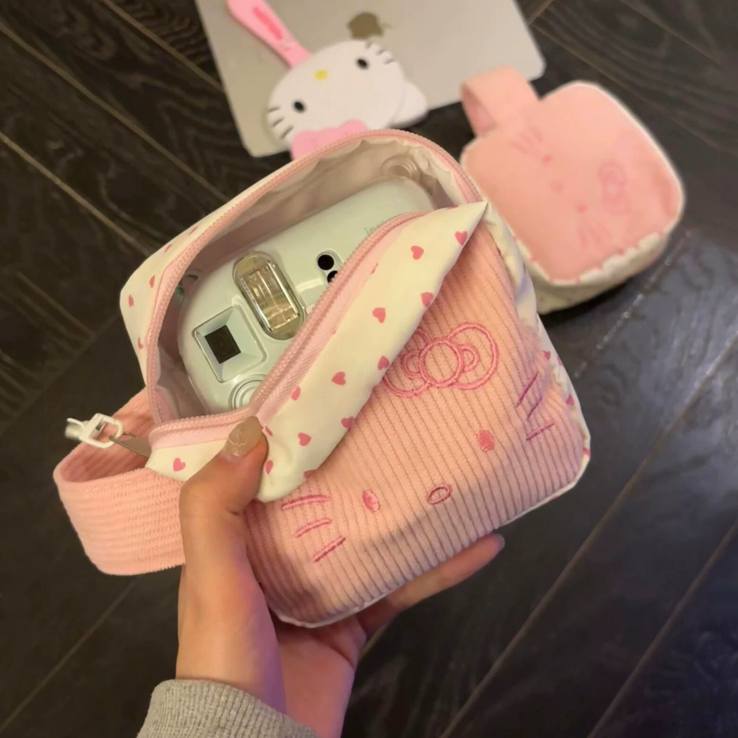 可爱kitty化妆包女灯芯绒随身便携小方包高颜值韩系拍立得收纳包