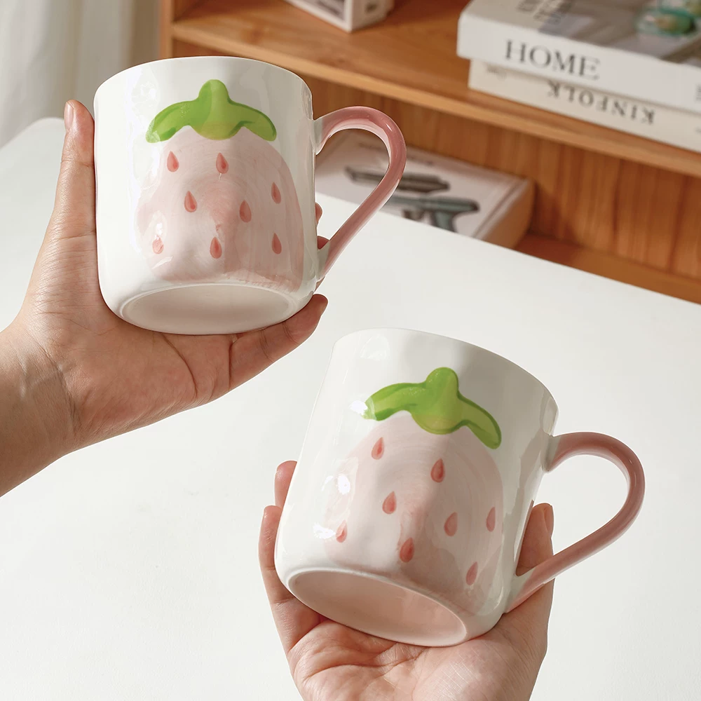 可爱草莓陶瓷杯子早餐杯水杯家用高颜值少女心咖啡杯马克杯带勺子