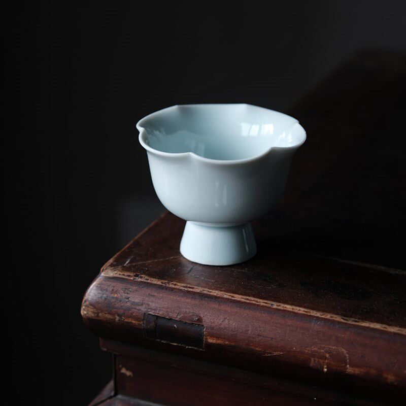 無人问津 半手白玉须奉酒 花口 高足酒杯 茶杯