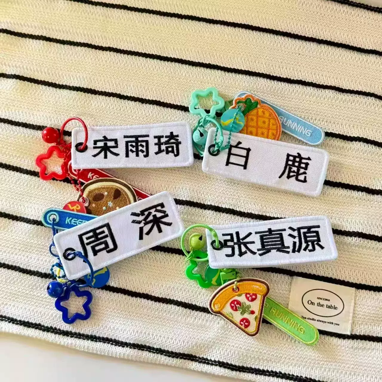奔跑吧部落慢闪限定running名牌包挂周深白鹿宋雨琦钥匙扣小挂件