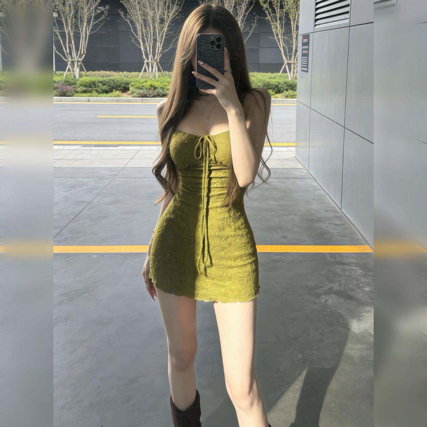 泰式穿搭性感纯欲吊带洋装女装春季新款重要场合漂亮修身短裙子