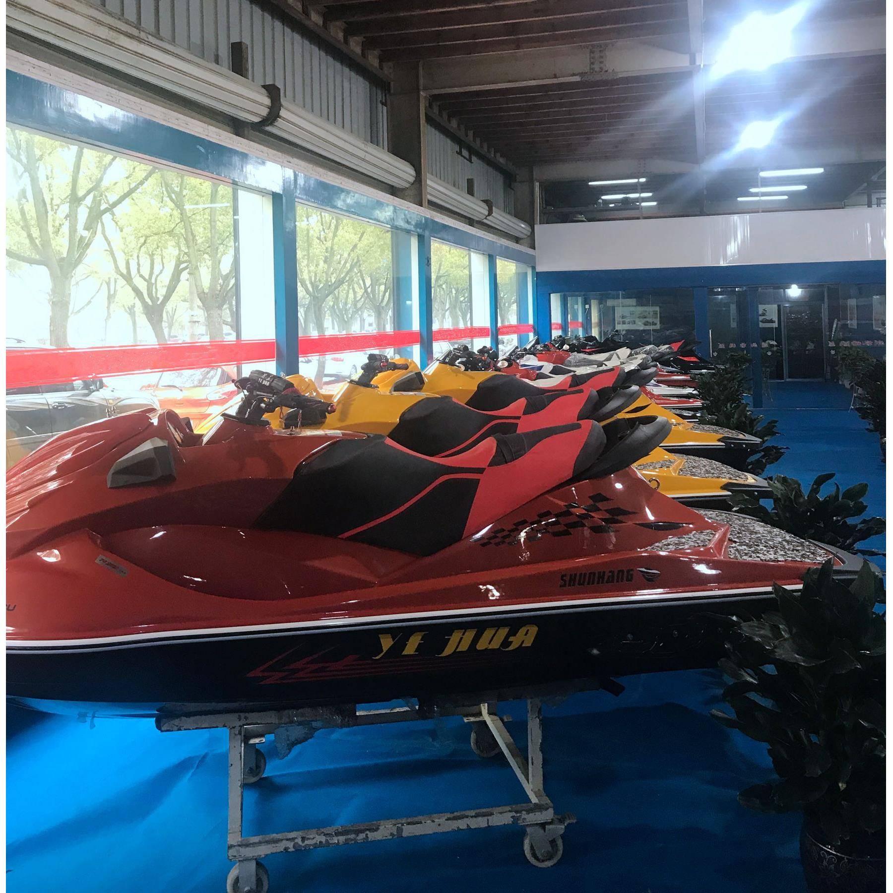小排量水上摩托车快艇1400cc1600cc1800cc游艇两人红色摩托艇双人