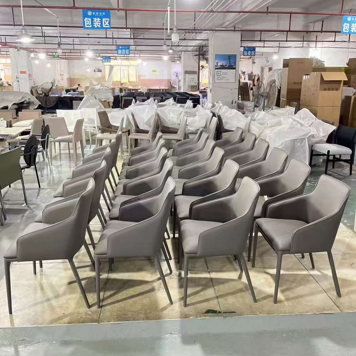 意式极简餐椅现代简约北欧靠背椅餐厅休闲椅时尚马鞍皮椅扶手