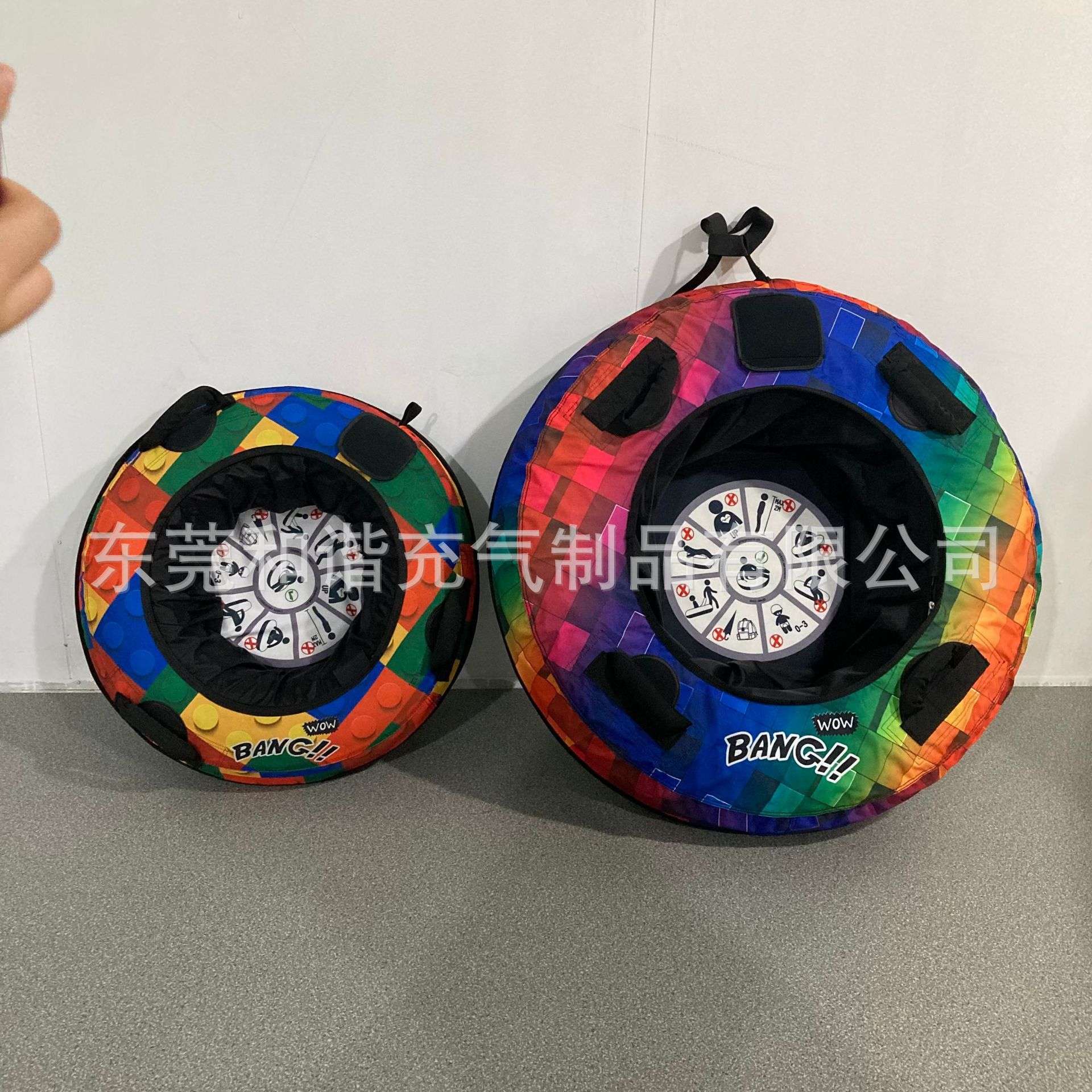 厂家直销滑草圈充气旱地彩虹滑道拖拉旱滑梯圈现货加厚充气滑雪圈