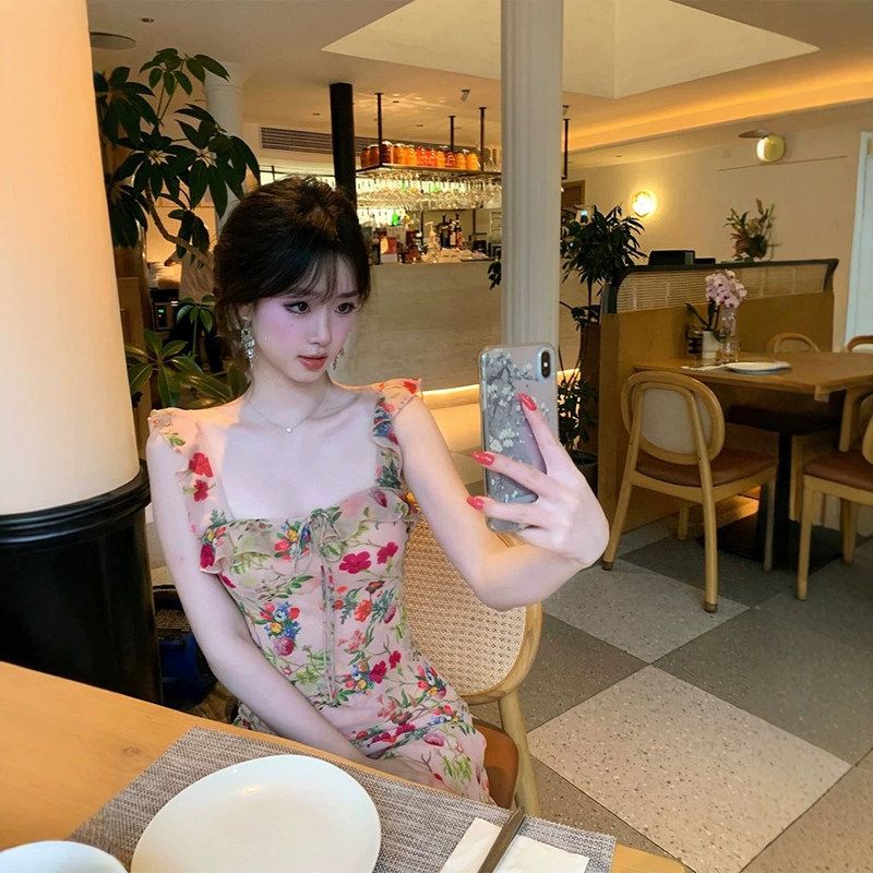 纯欲法式碎花吊带连衣裙显瘦