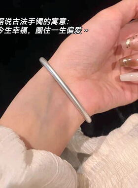 手镯女简约小众设计高级感2024年新款古法素圈银色手镯配饰