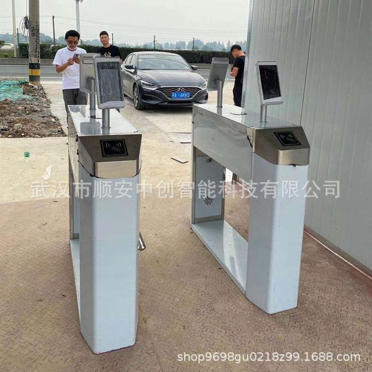 武汉建筑工人管理平台三辊闸劳务实名制人脸识别闸机二代证刷卡
