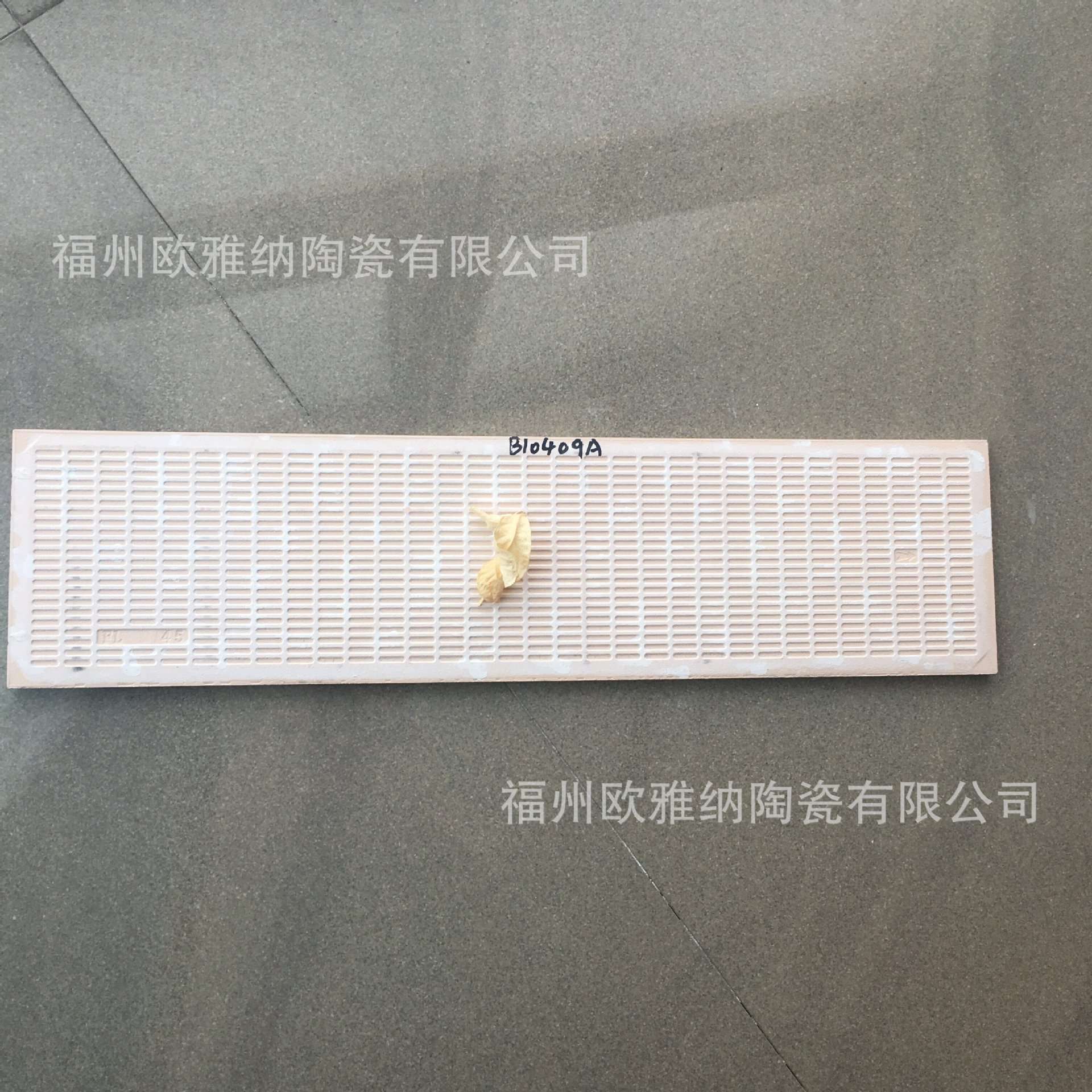 大规格瓷砖卫生间厨房厨房不透水100*400不透水超白斜边