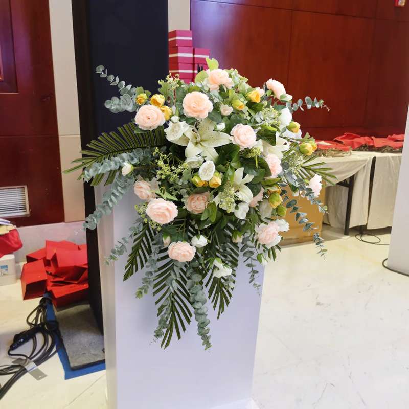 演讲台假花装饰会议室花卉摆件发言台垂吊花束礼仪台桌面挂花
