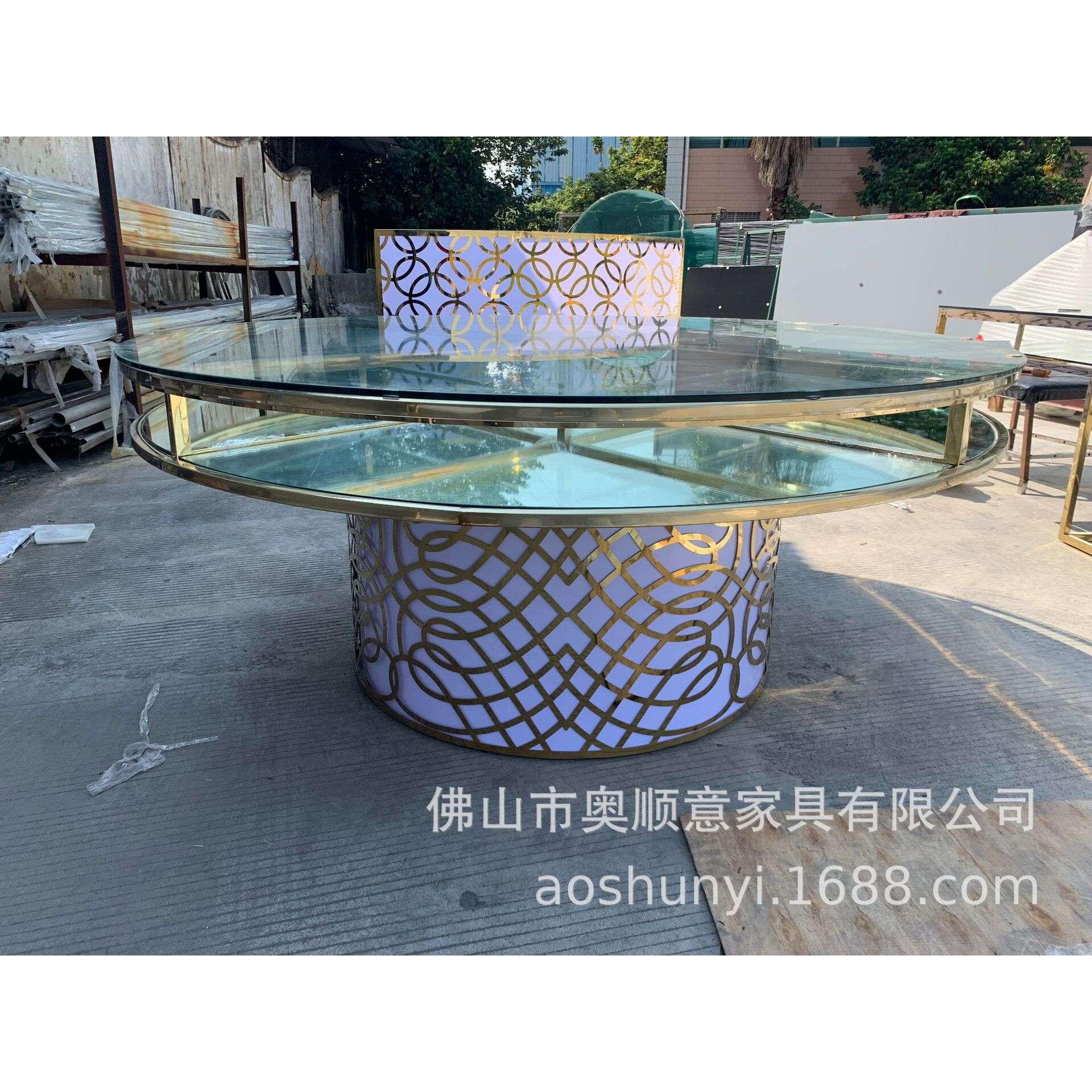轻奢不锈钢框架玻璃宴会餐桌 酒店宴会水晶吊件挂饰圆桌 厂家