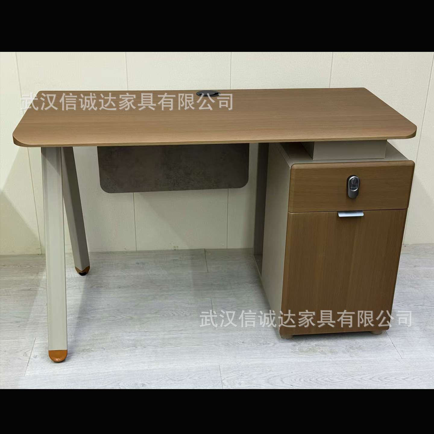 武汉新款带锁办公桌单人位办公卡座电脑桌屏风职员桌办公家具直供