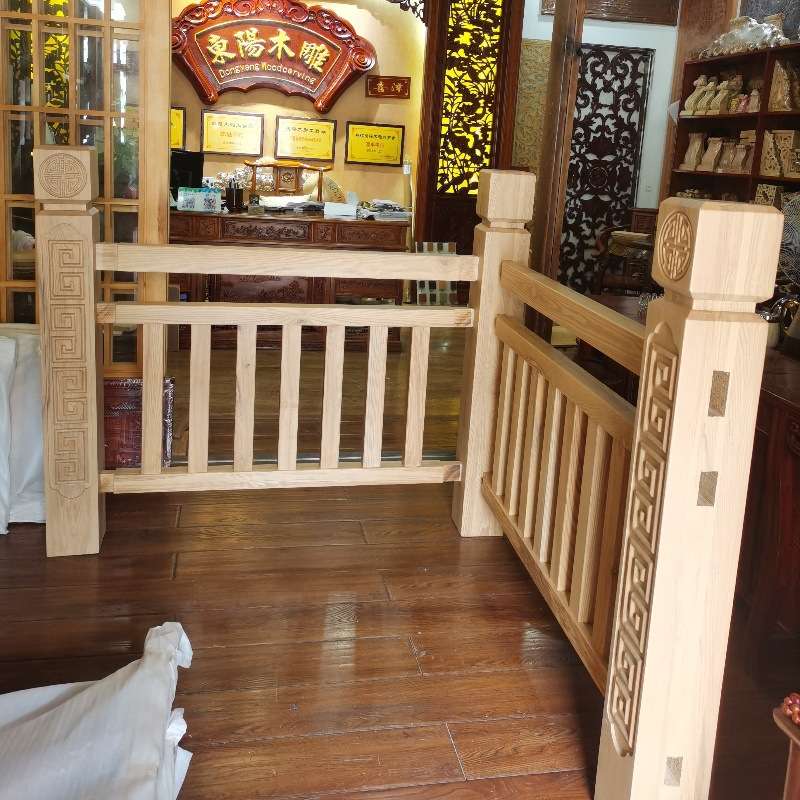 家用白腊木大柱楼梯扶手别墅自建房现代简约楼梯实木栏杆现货供应