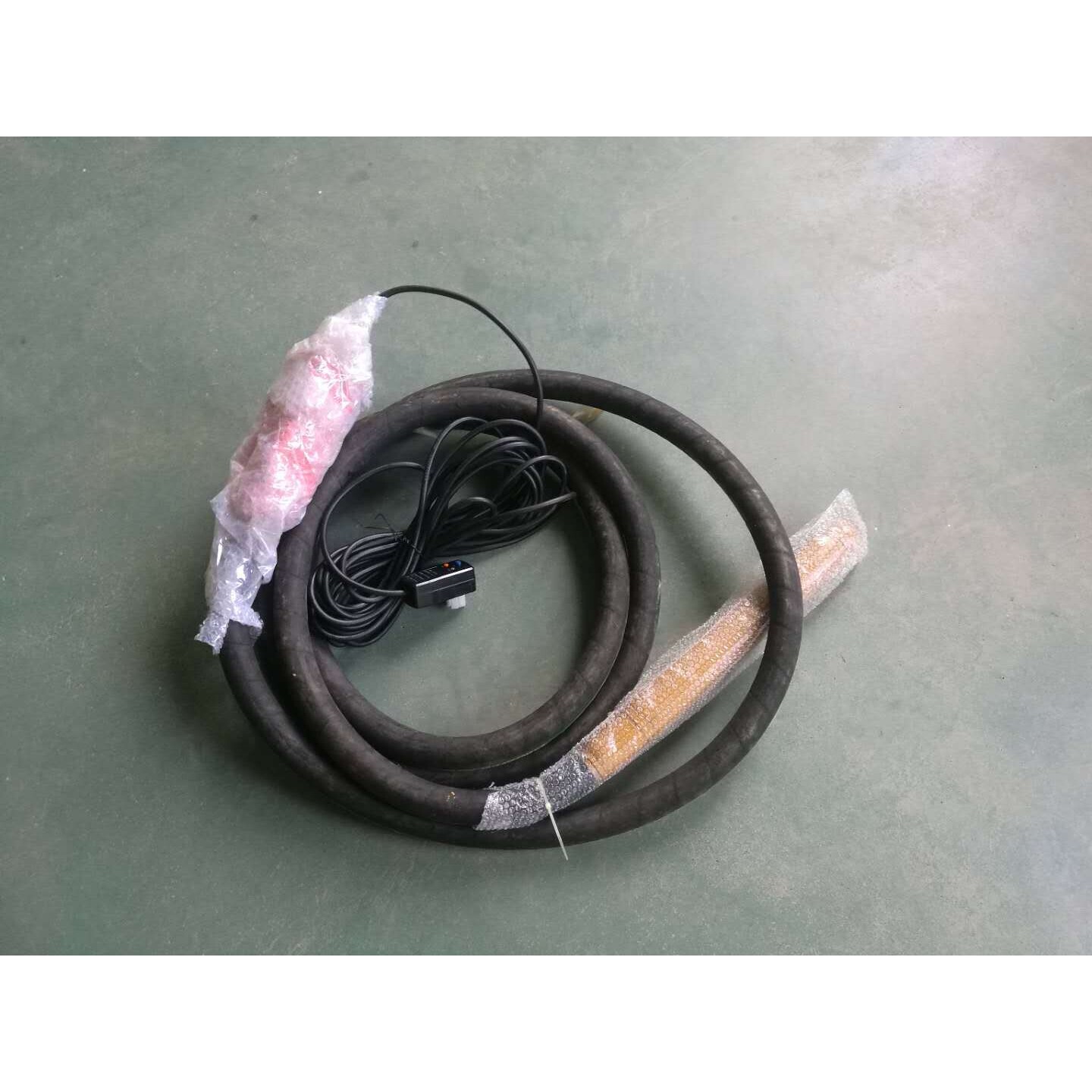路缘石滑模成型机一次成型水泥路缘成型机自动找平路缘石滑模成