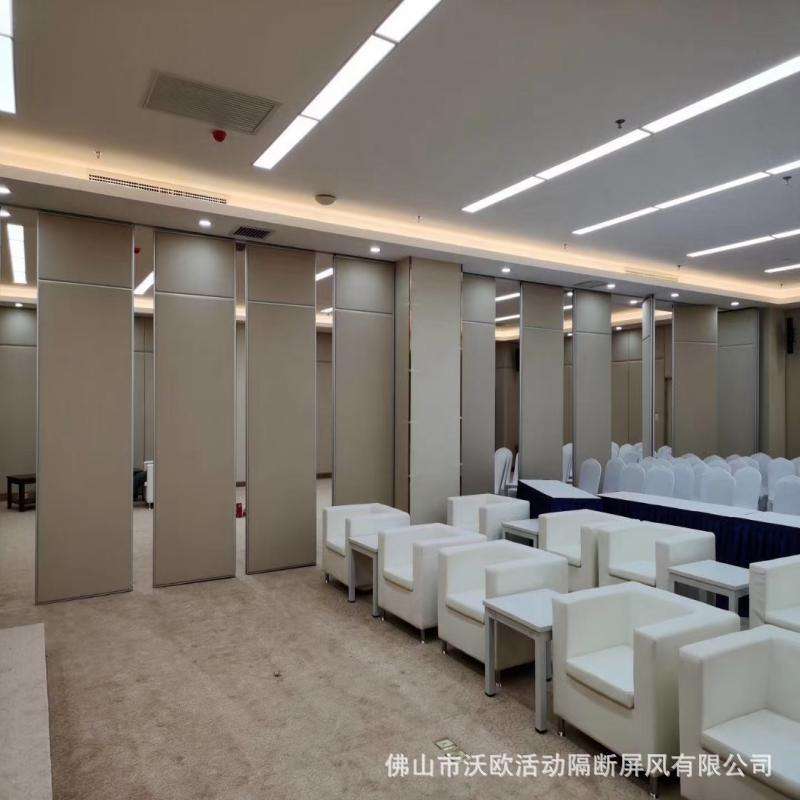 电动导轨式活动隔断酒店折叠移动屏风隔断推拉吊轨门半自动隔断