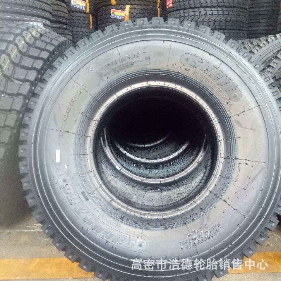 825R20轻卡车轮胎前四后八轮胎加重矿山轮胎厂家直销卡货车钢丝胎