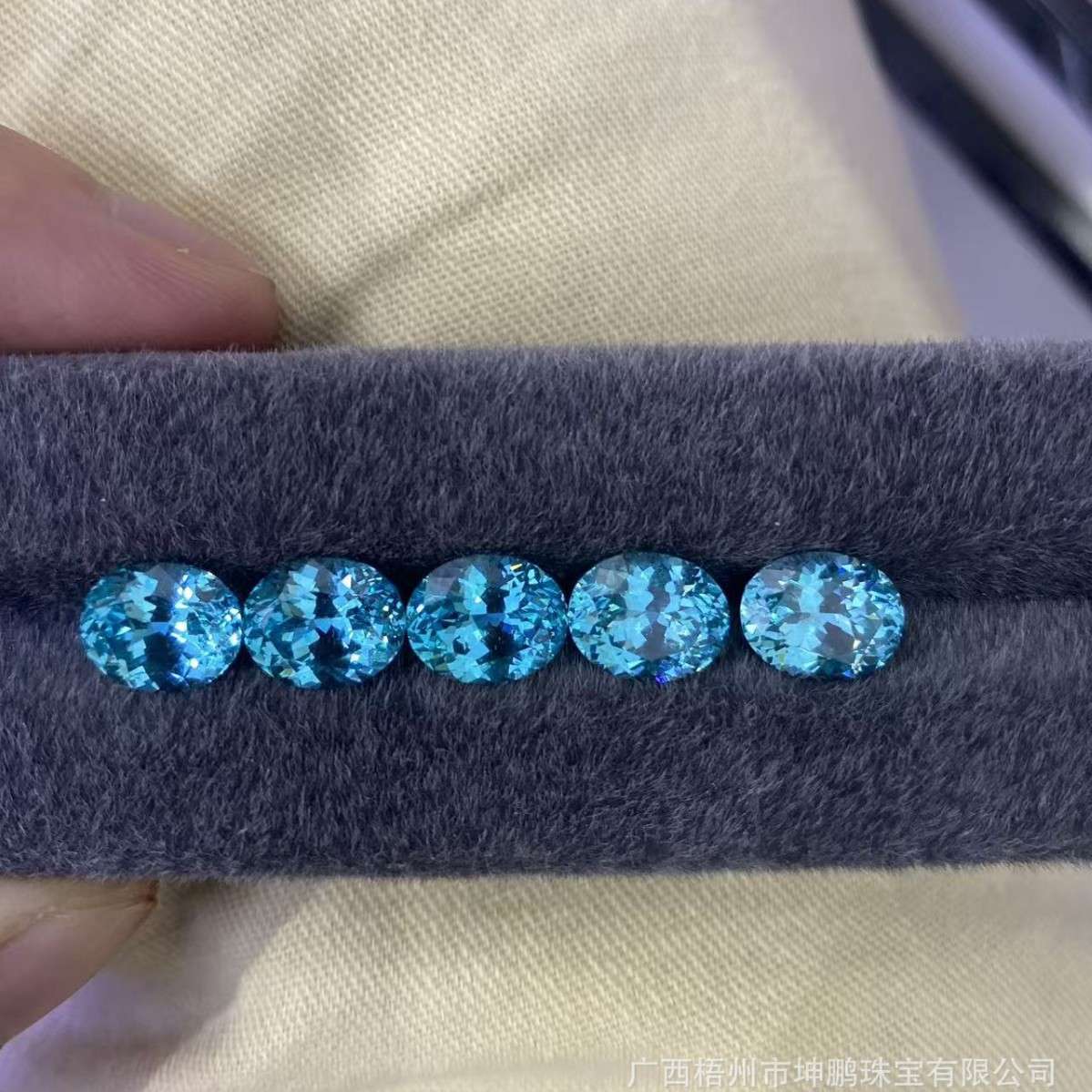 源头厂家霓虹蓝帕拉伊巴碧玺实验室培育蓝宝石湖水蓝椭圆形裸石