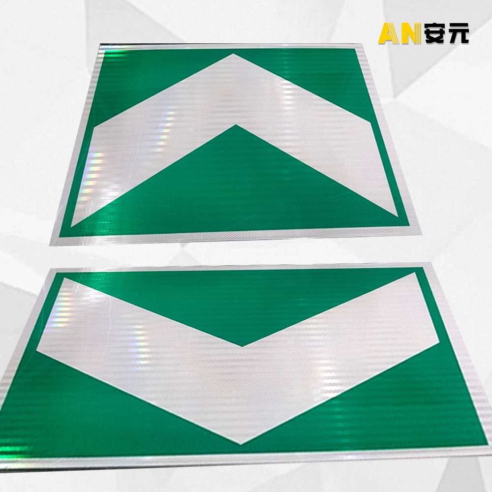 高速公路导向标识块箭头标识牌护栏反光导向牌柱式反光轮廓标