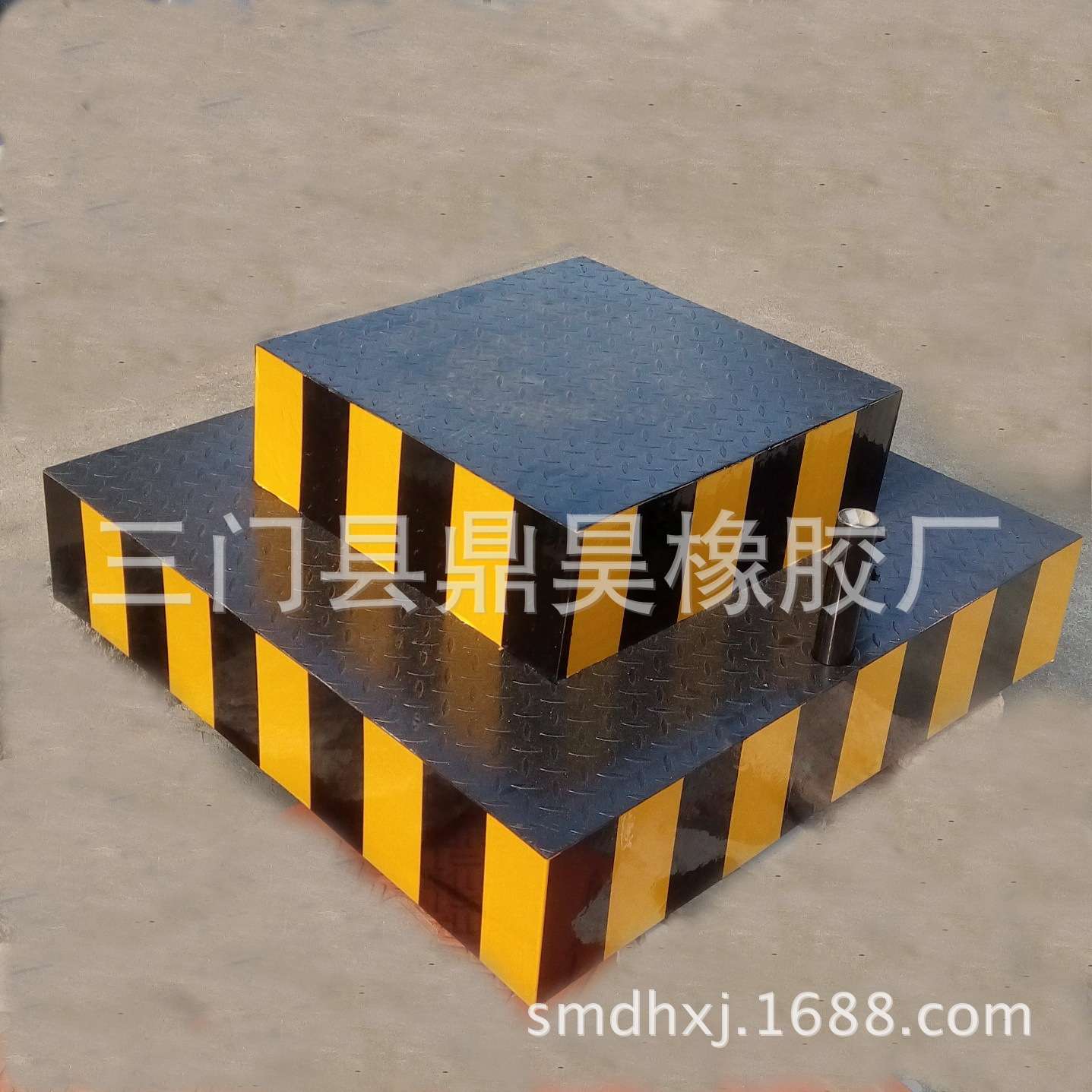 交通指挥站台正方型站台1米乘1米岗亭钢板焊接站岗台反光警示台