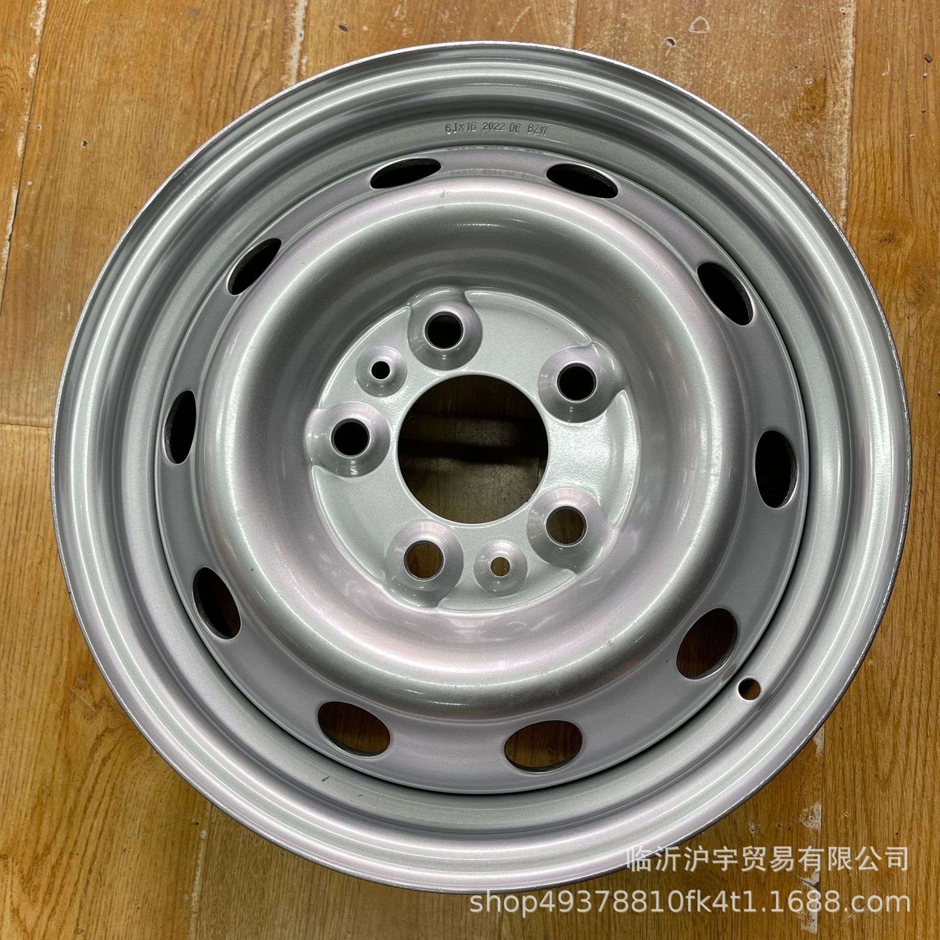 大通V80钢圈轮毂铁轮毂铁钢圈上汽大通V80钢圈16寸轮毂银色