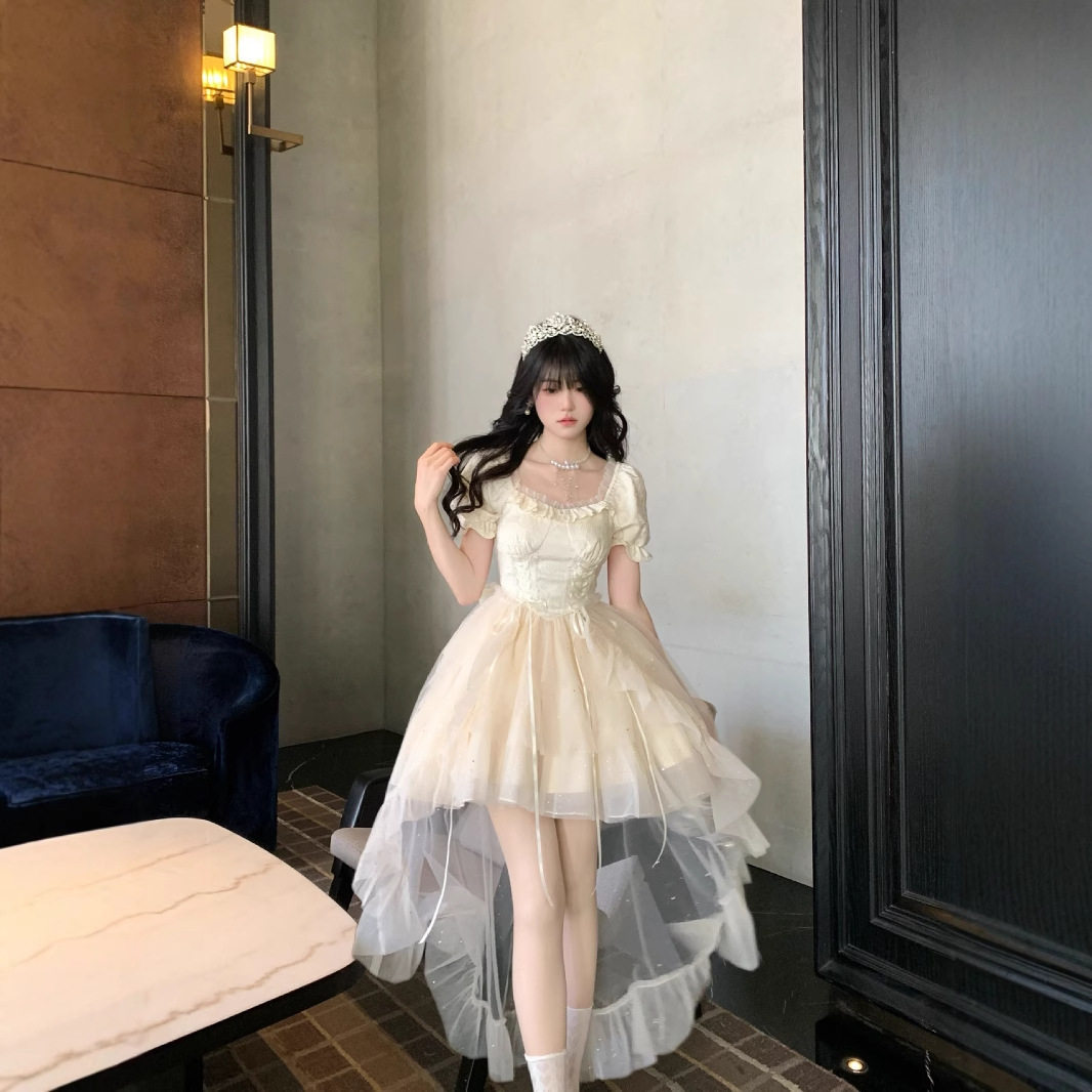 千金风公主裙杏色网纱拖尾蓬蓬图片