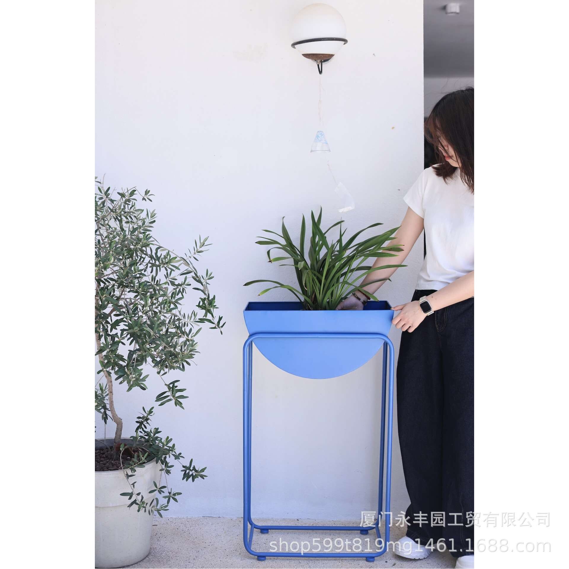 嘻物所半圆蓝色花架组合设计花盆铁艺室内绿植现代极简移动阳台