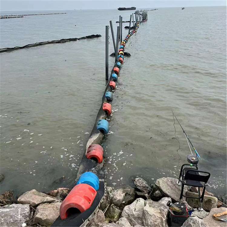 扬州运河支流水面浮漂筒 河道漂浮式拦污网 设计施工拦截效果图