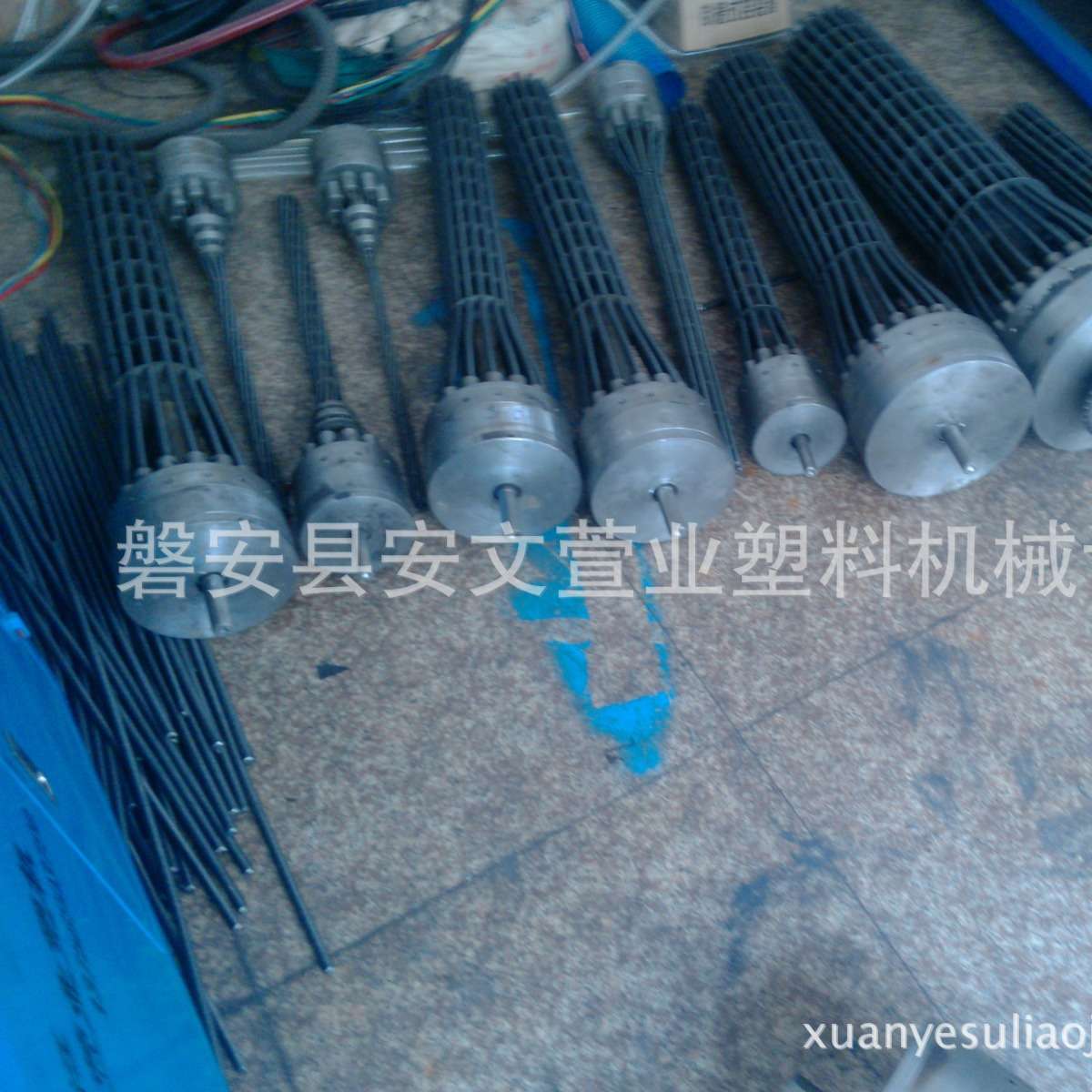 厂家供应软轴模具塑料软管生产设备螺纹管机械高产能万向管挤出机