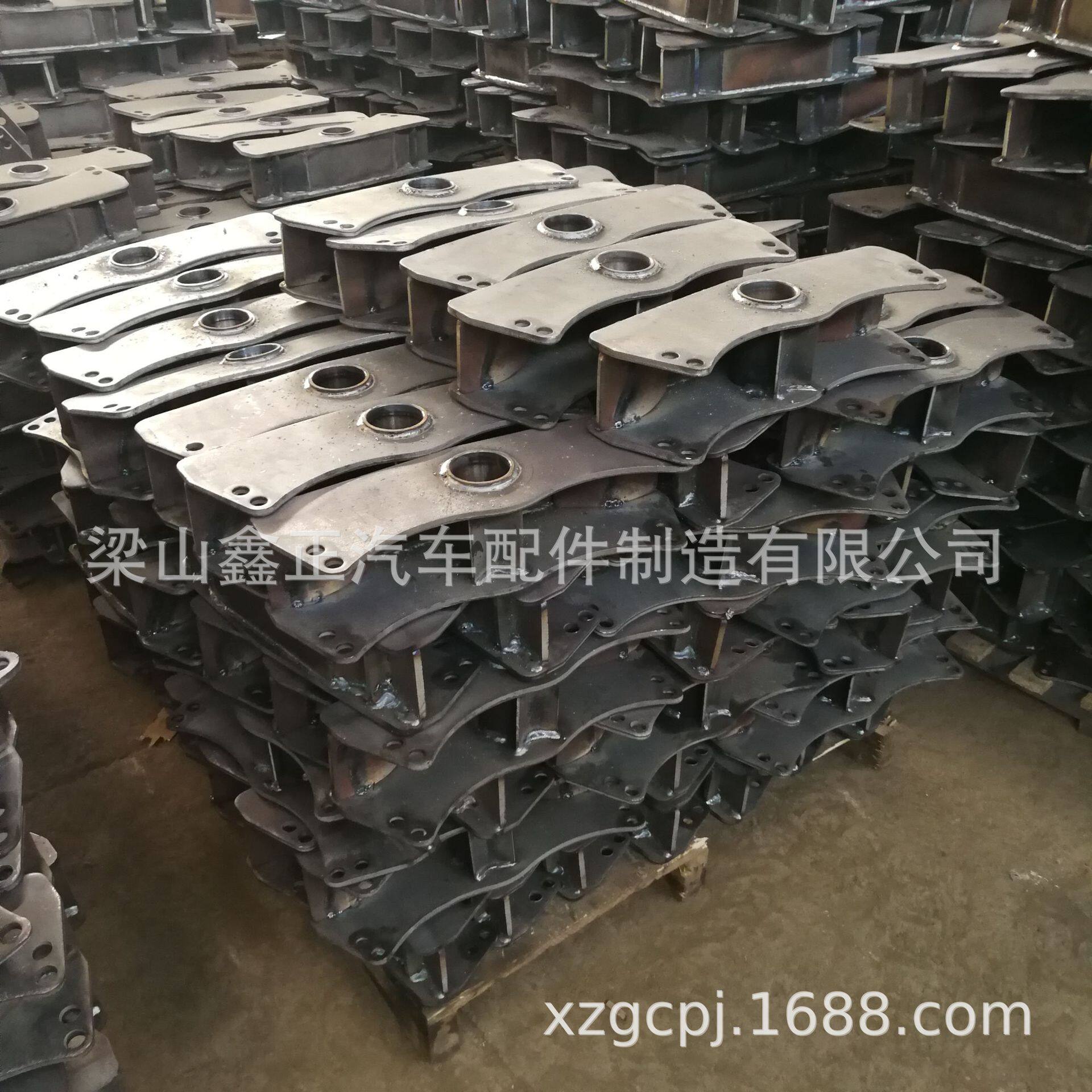 梁山鑫正供应牵引车挂车悬挂系统平衡梁加重平衡臂式悬挂平衡梁