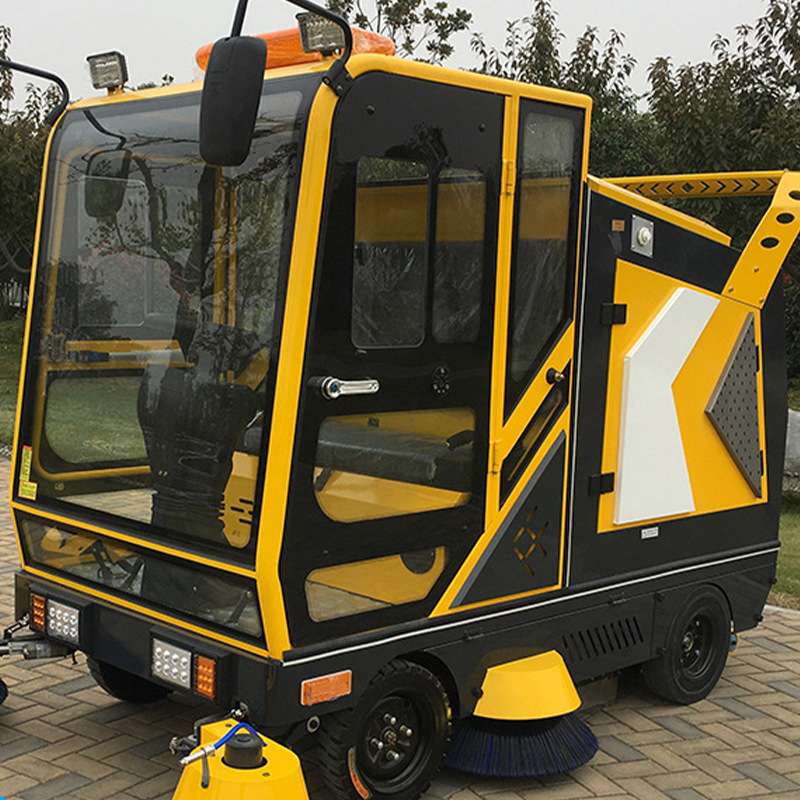 电动扫路车物业小区路面清扫车驾驶式四轮小型雾炮小区专用