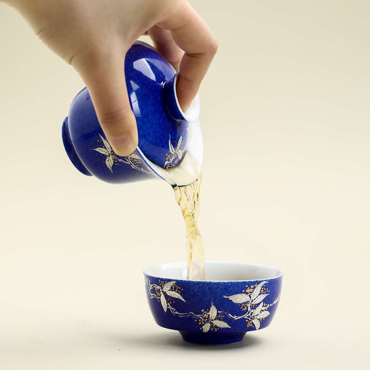 手绘洒蓝描银桂花盖碗陶瓷茶具一人独饮泡茶器中式高档不烫手茶碗图片