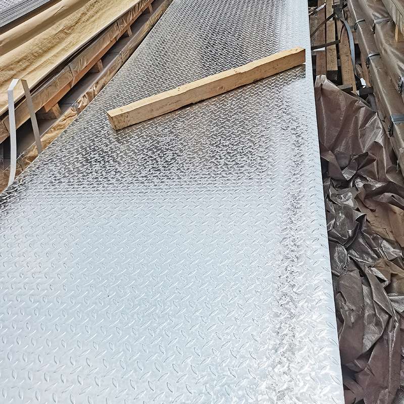 镀锌铁板花纹板防滑钢板2mm 3折弯6切割5厚楼梯脚踏板压花